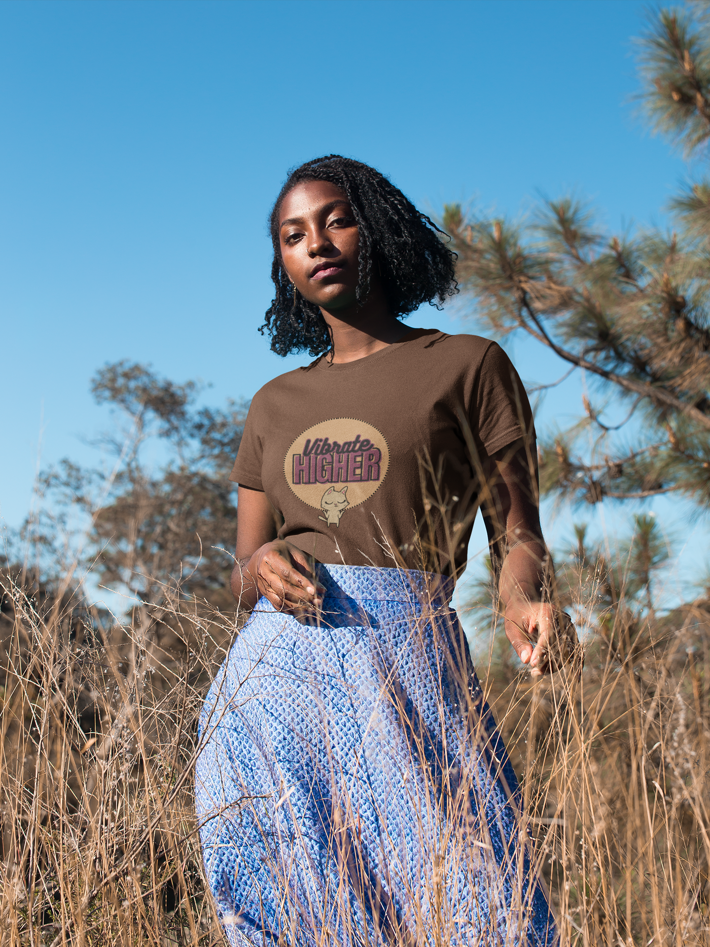 Vibrate Higher Brown Trendy Aesthetic Graphic Tee – Soft Oversized Unisex Crewneck Cat T-Shirt