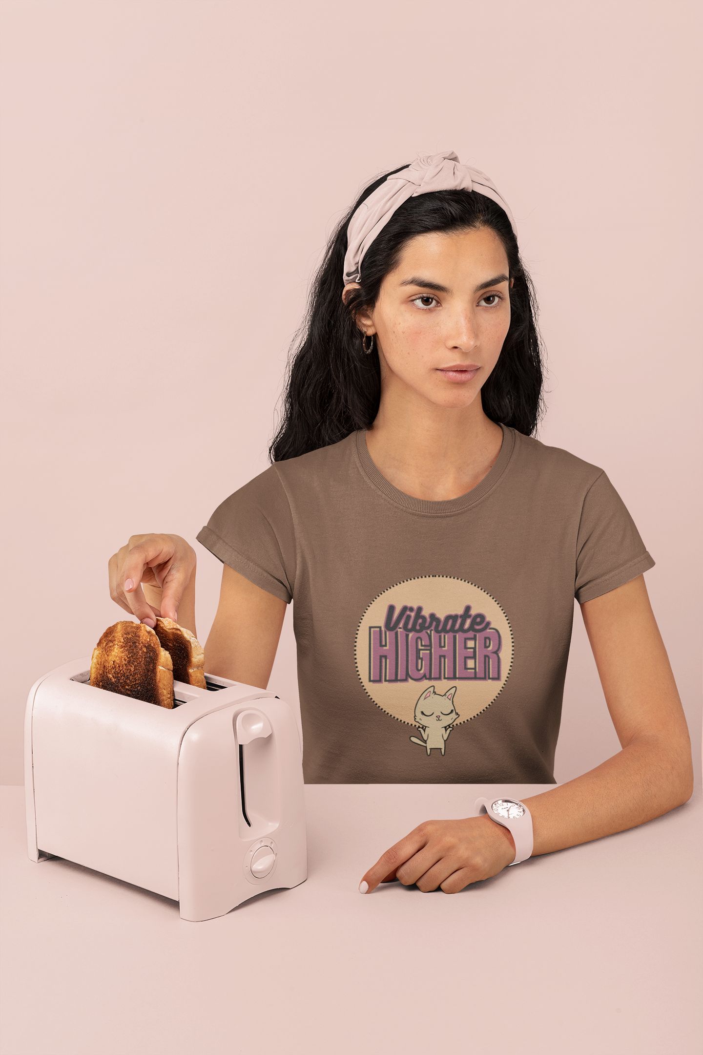 Vibrate Higher Brown Trendy Aesthetic Graphic Tee – Soft Oversized Unisex Crewneck Cat T-Shirt